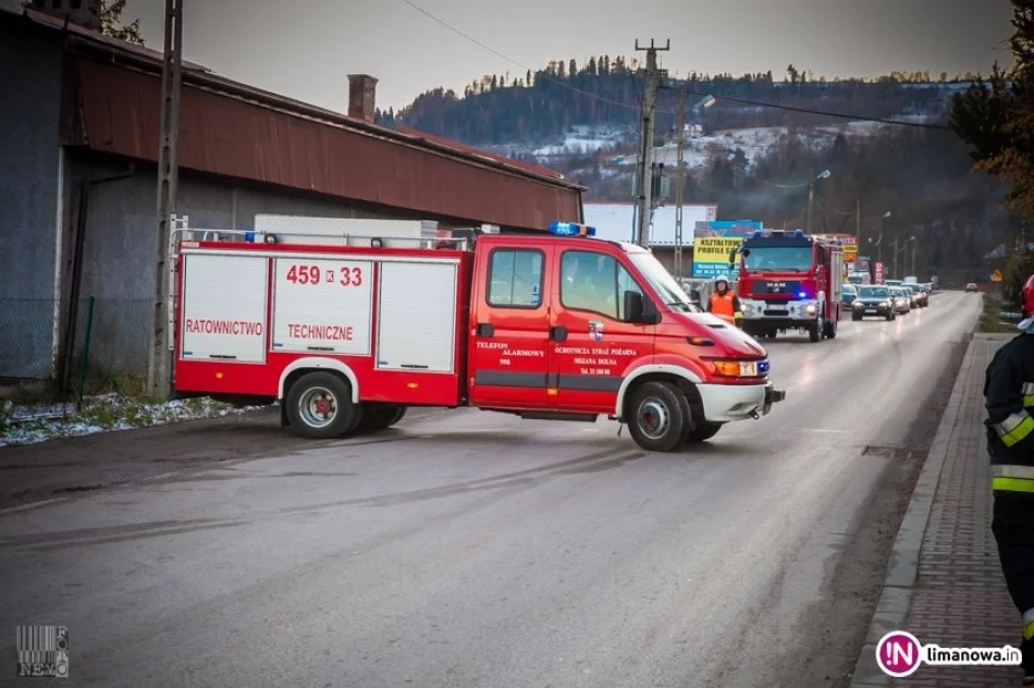 Zderzenie trzech pojazdów w tym autobusu. Jedna osoba w szpitalu - zdjęcie 3