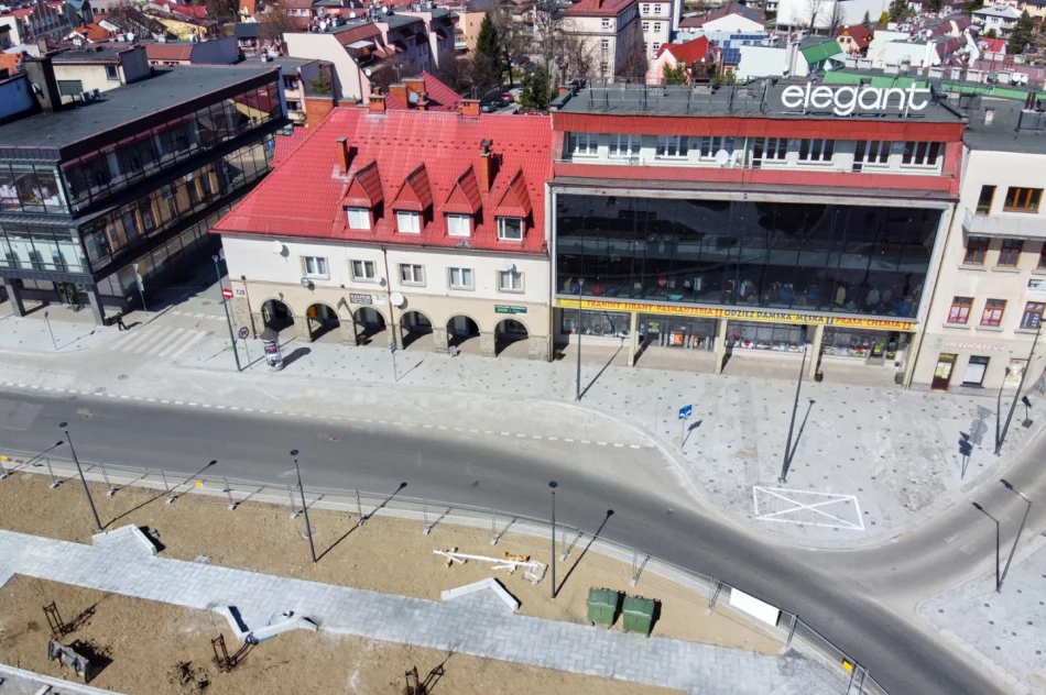 Limanowski Rynek z lotu ptaka w czasach pandemii - zdjęcie 17