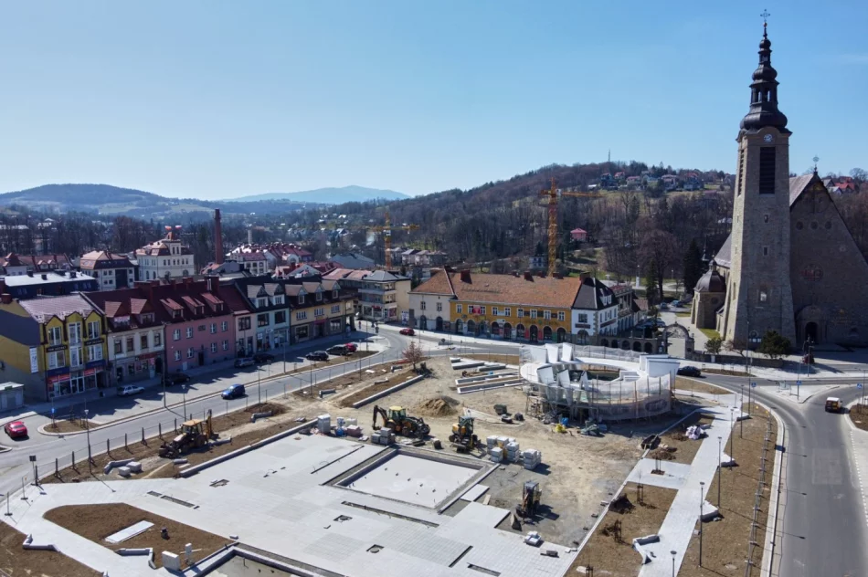 Limanowski Rynek z lotu ptaka w czasach pandemii - zdjęcie 19