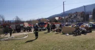Pożar gasiło 84 strażaków. 3 osoby wymagały pomocy medycznej, zginęły zwierzęta gospodarskie - zdjęcie 5