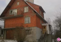 Miasto kupi dom Romom na terenie gminy? Mieszkańcy protestują, wójt cedzi słowa - zdjęcie główne