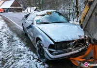 Dachowanie BMW. Na drodze był lód - zdjęcie główne