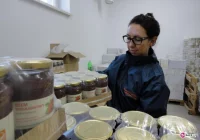 W Chełmcu rozdają potrzebującym żywność - zdjęcie główne