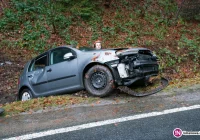 Samochód wypadł z drogi - zdjęcie główne