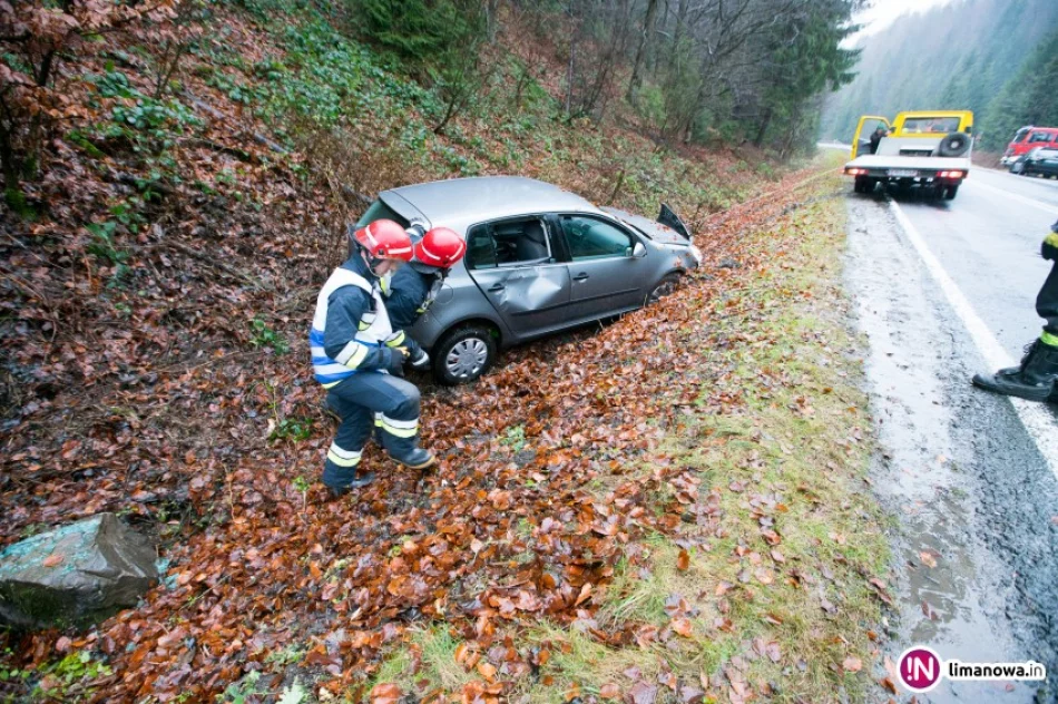 Samochód wypadł z drogi - zdjęcie 2