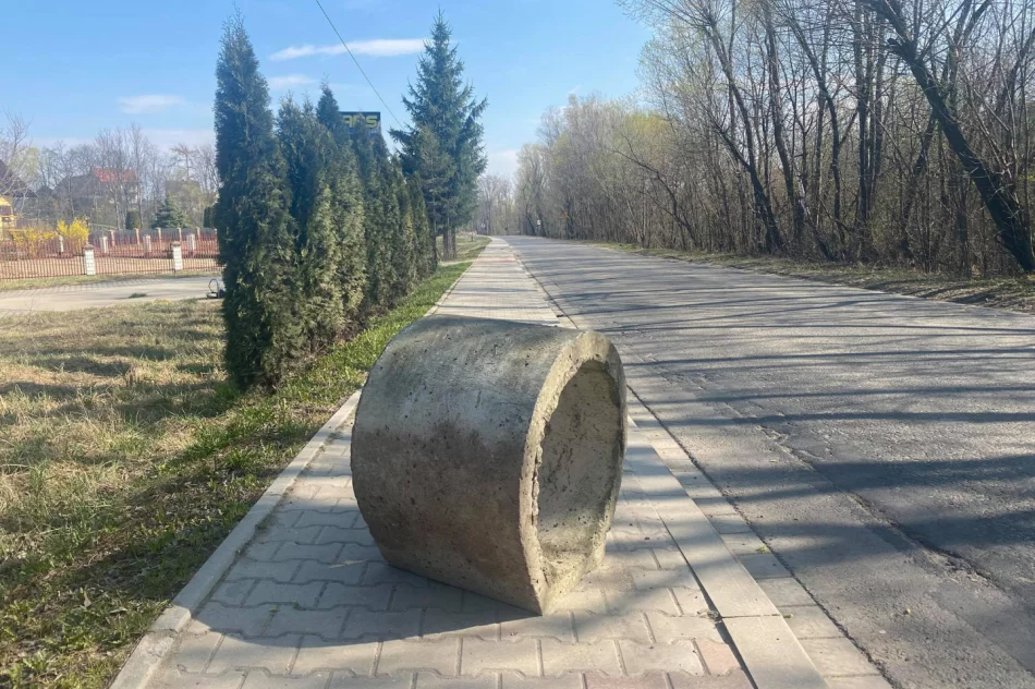 Pozostałości po nocnych "psotach" - część z nich to skrajna nieodpowiedzialność - zdjęcie 2