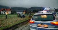 Samochód wypadł z jezdni i zatrzymał się w przydrożnym rowie - zdjęcie 5