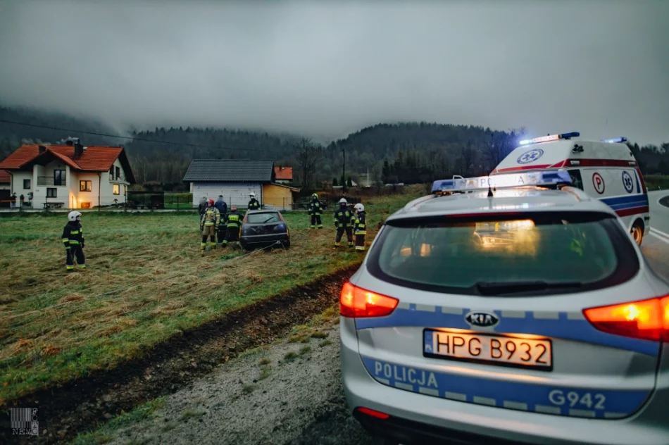 Samochód wypadł z jezdni i zatrzymał się w przydrożnym rowie - zdjęcie 5