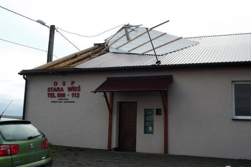 Wiatr pozrywał dachy - zdjęcie 2