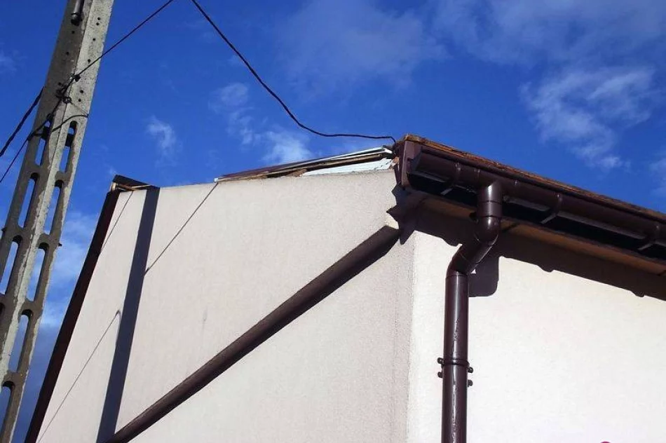 Wiatr pozrywał dachy - zdjęcie 3