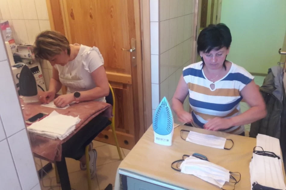Uszyli już ponad 1200 maseczek i przekazali je mieszkańcom - zdjęcie 6