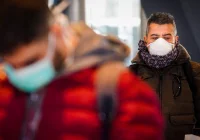 Dzisiaj lub jutro decyzja ws. zniesienia obowiązku noszenia maseczek na ulicach, ale nie wszędzie - zdjęcie główne