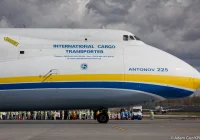 Zobacz niezwykle nagranie lądowania z kokpitu największego samolotu świata - zdjęcie główne