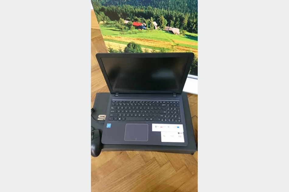 Sprzęt komputerowy do zdalnego nauczania trafi do najbardziej potrzebujących uczniów - zdjęcie 3