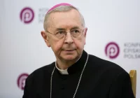 Przewodniczący episkopatu chce zmiany liczby osób w kościele - 1 osoba na 9m2 - zdjęcie główne