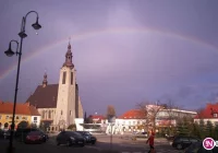 Zjawiskowa tęcza nad miastem - zdjęcie główne