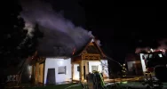 Strażacy gaszą pożar poddasza - zdjęcie 5
