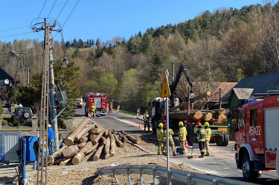 Ciężarówka uderzyła w transformator - zdjęcie 3