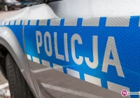 Uderzył w ogrodzenie i uciekł - jechał pijany, w dodatku nie miał uprawnień - zdjęcie główne