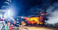 Spłonął budynek, wyposażenie i gotowe produkty. Pożar gasiło 46 strażaków - zdjęcie 3
