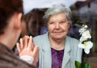 Według psychologów długotrwała izolacja jest trudna dla wszystkich - zdjęcie główne