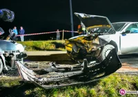 Czołowe zderzenie samochodów, poszkodowany jechał z cofniętymi uprawnieniami - zdjęcie główne