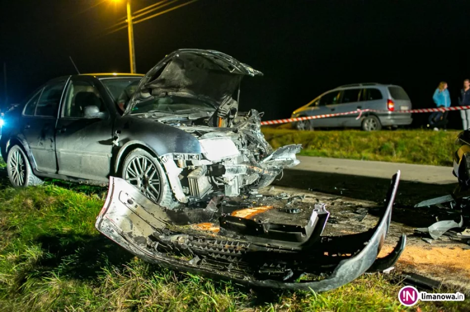 Czołowe zderzenie samochodów, poszkodowany jechał z cofniętymi uprawnieniami - zdjęcie 3