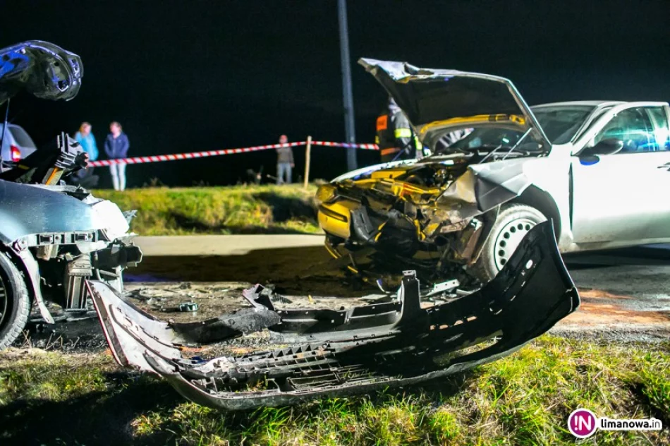 Czołowe zderzenie samochodów, poszkodowany jechał z cofniętymi uprawnieniami - zdjęcie 4