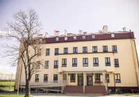 Przygotowane izolatki, pomiary temperatury ciała u pracowników i pensjonariuszy DPS-ów na Limanowszczyźnie - zdjęcie główne