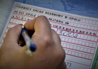 Różnica między karą od sanepidu a mandatem policji za złamanie restrykcji - zdjęcie główne