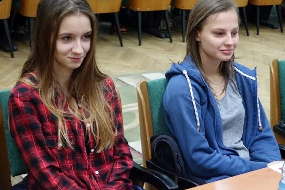 Licealiści zwiedzali Starostwo - zdjęcie 2