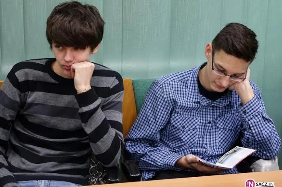 Licealiści zwiedzali Starostwo - zdjęcie 4