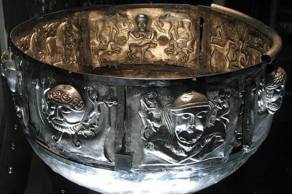 Asterix, Obelix, Idefix i kult solarny w Beskidzie Wyspowym? - zdjęcie 5