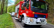 Chciał uniknąć potrącenia psa, rozbił samochód na przydrożnym drzewie - zdjęcie 3