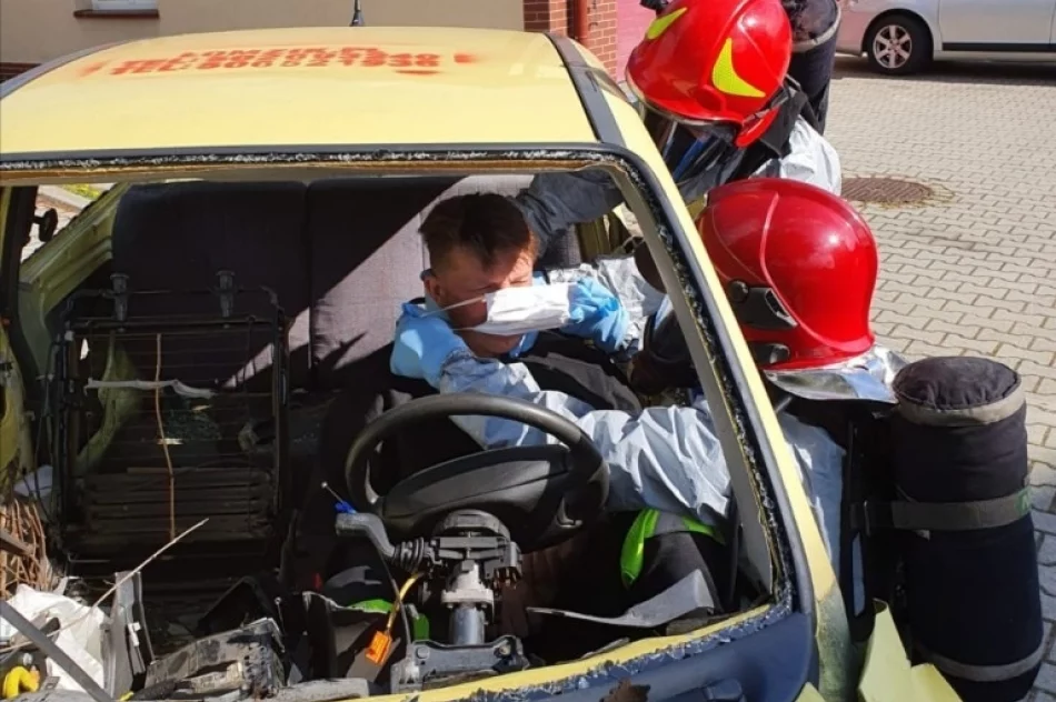 Ćwiczenia limanowskiej JRG. Tematem poszkodowany z koronawirusem - zdjęcie 3