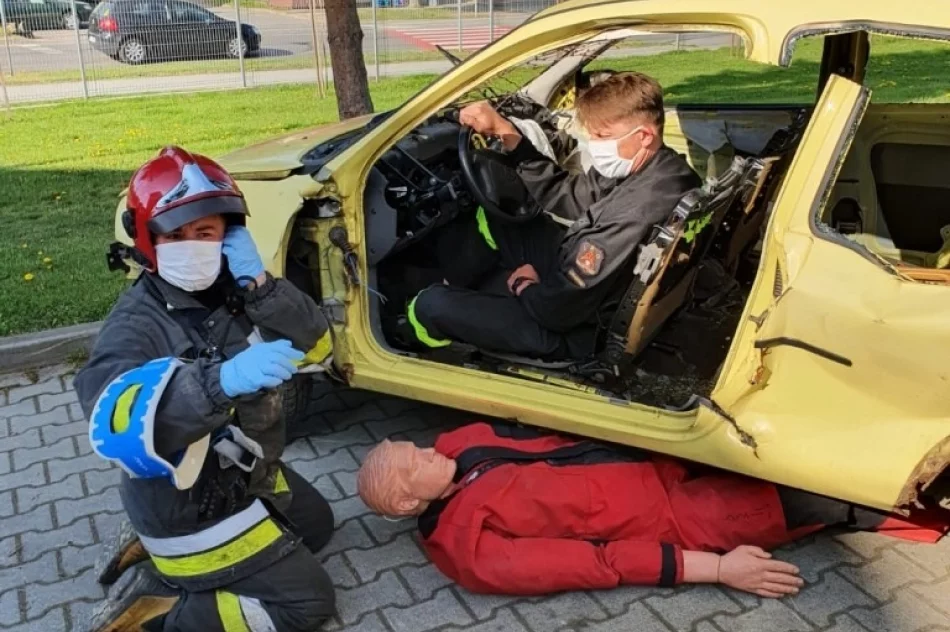 Ćwiczenia limanowskiej JRG. Tematem poszkodowany z koronawirusem - zdjęcie 4