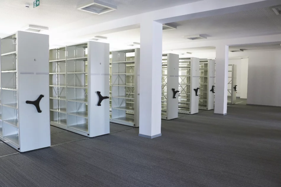 Trwa przeprowadzka biblioteki. Meble i regały kosztowały ponad 400 tys. zł - zdjęcie 3