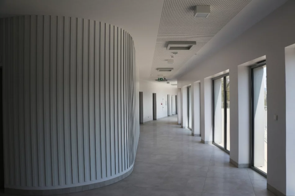 Trwa przeprowadzka biblioteki. Meble i regały kosztowały ponad 400 tys. zł - zdjęcie 4