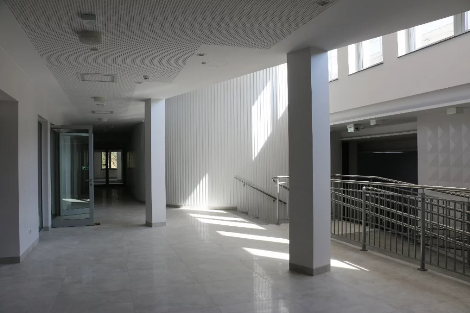 Trwa przeprowadzka biblioteki. Meble i regały kosztowały ponad 400 tys. zł - zdjęcie 5