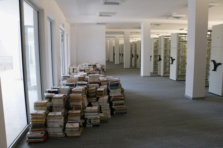 Trwa przeprowadzka biblioteki. Meble i regały kosztowały ponad 400 tys. zł - zdjęcie 7
