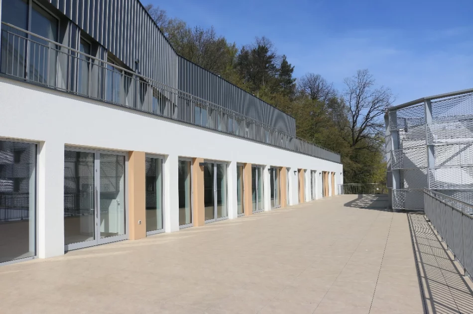 Trwa przeprowadzka biblioteki. Meble i regały kosztowały ponad 400 tys. zł - zdjęcie 9