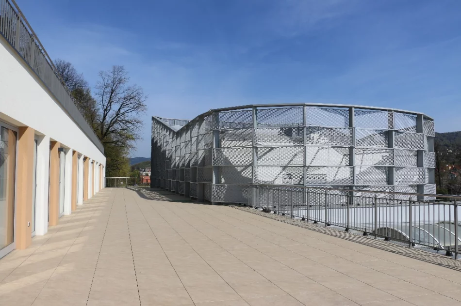 Trwa przeprowadzka biblioteki. Meble i regały kosztowały ponad 400 tys. zł - zdjęcie 10
