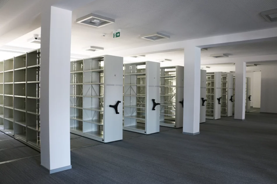 Trwa przeprowadzka biblioteki. Meble i regały kosztowały ponad 400 tys. zł - zdjęcie 12