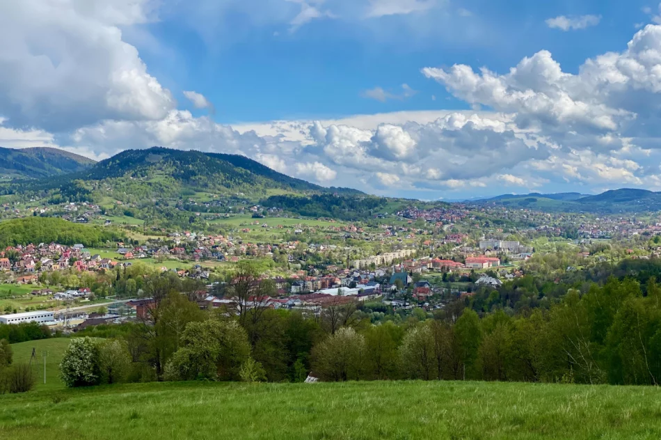 Wieża widokowa na Mogielicy została zamknięta. Dużo turystów na szlakach - zdjęcie 4
