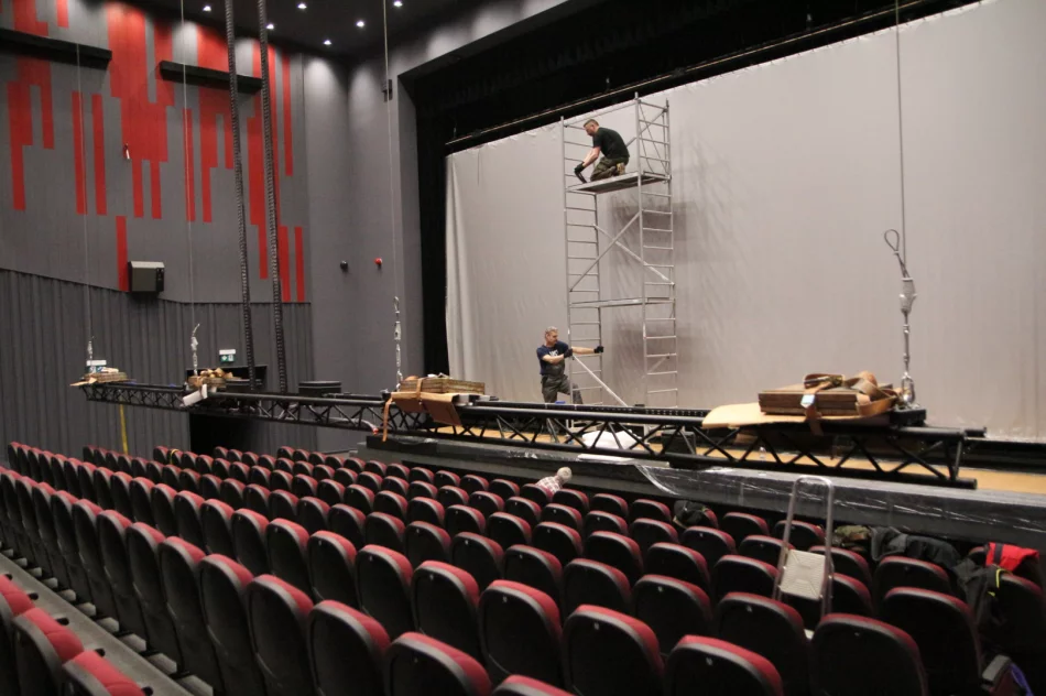 Duża sala kinowa już wyposażona - podsumowanie prac - zdjęcie 2