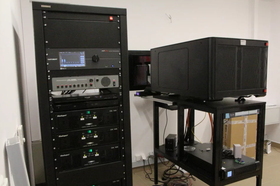 Duża sala kinowa już wyposażona - podsumowanie prac - zdjęcie 4