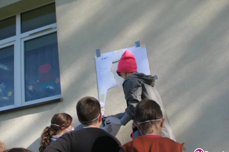 Folklor i graffiti - mural zdobi budynek szkoły - zdjęcie 2