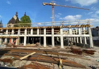 Trwa budowa wielopoziomowego parkingu miejskiego na parafialnym gruncie - zdjęcie główne