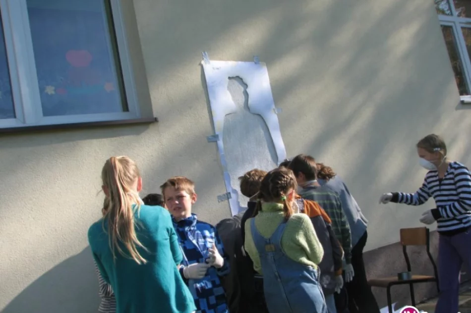 Folklor i graffiti - mural zdobi budynek szkoły - zdjęcie 4