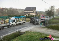 Kobieta i trzyletnia dziewczynka poszkodowane. Kierowca śmieciarki pijany (wideo) - zdjęcie główne